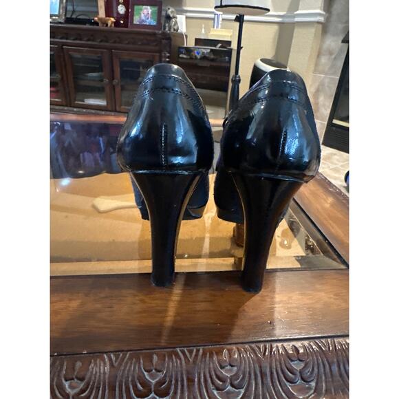 ⭐️ Women’s Nine West Heeled Wingtip Shoes. Size 7 - Picture 4 of 5